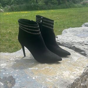 Le Chateau Black Heeled Boots Sleek Stiletto Design